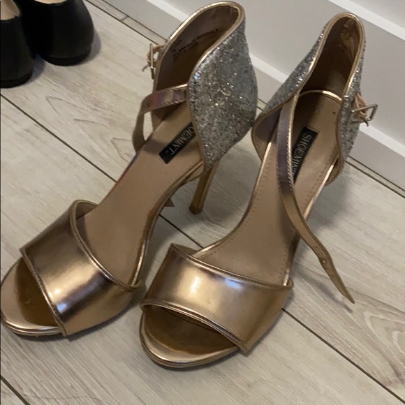 Fancy gold and glitter high heels - Picture 2 of 2